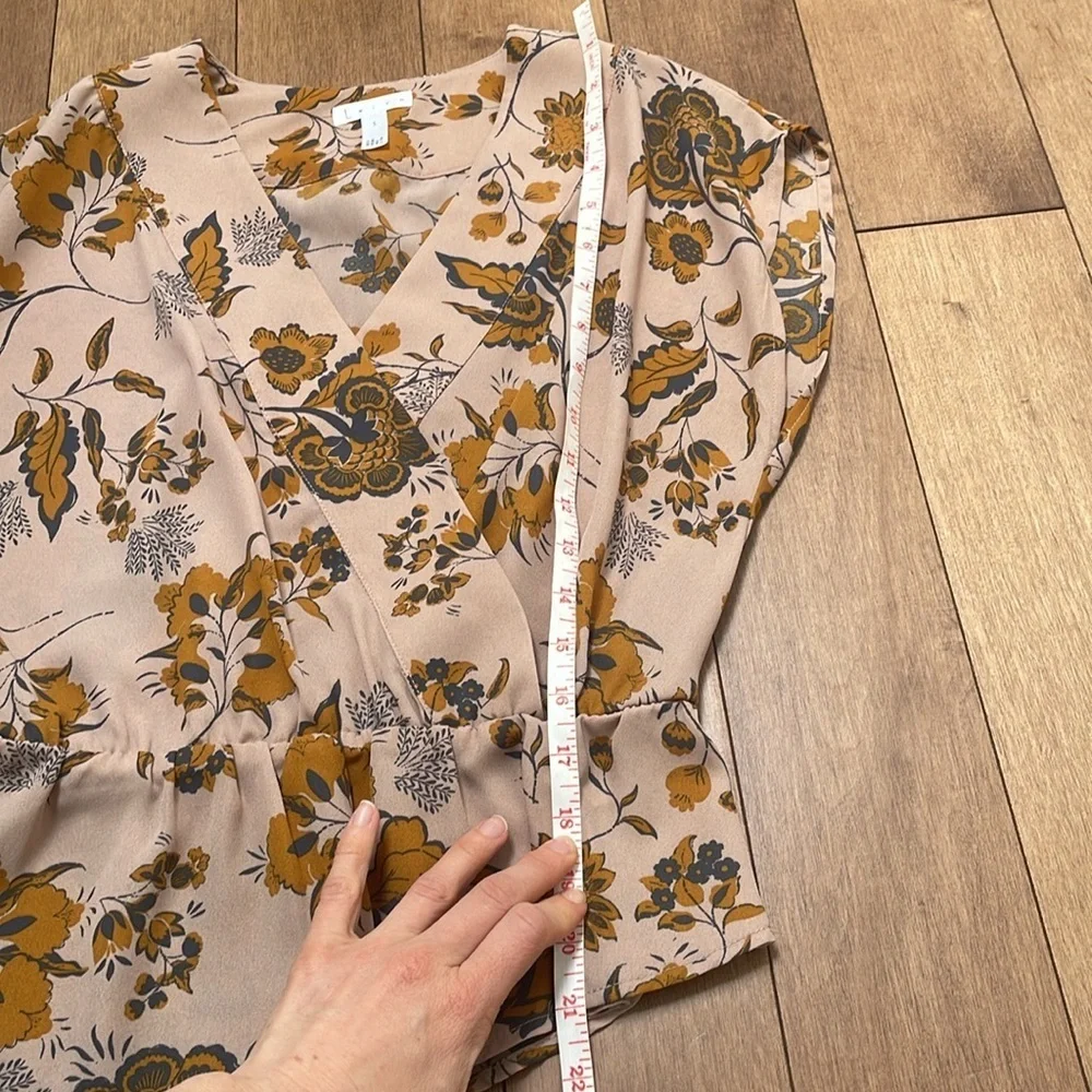 Leith Floral Asymmetrical Top Shortsleeves Blouse Brown elastic Waist Small S - Picture 10 of 11